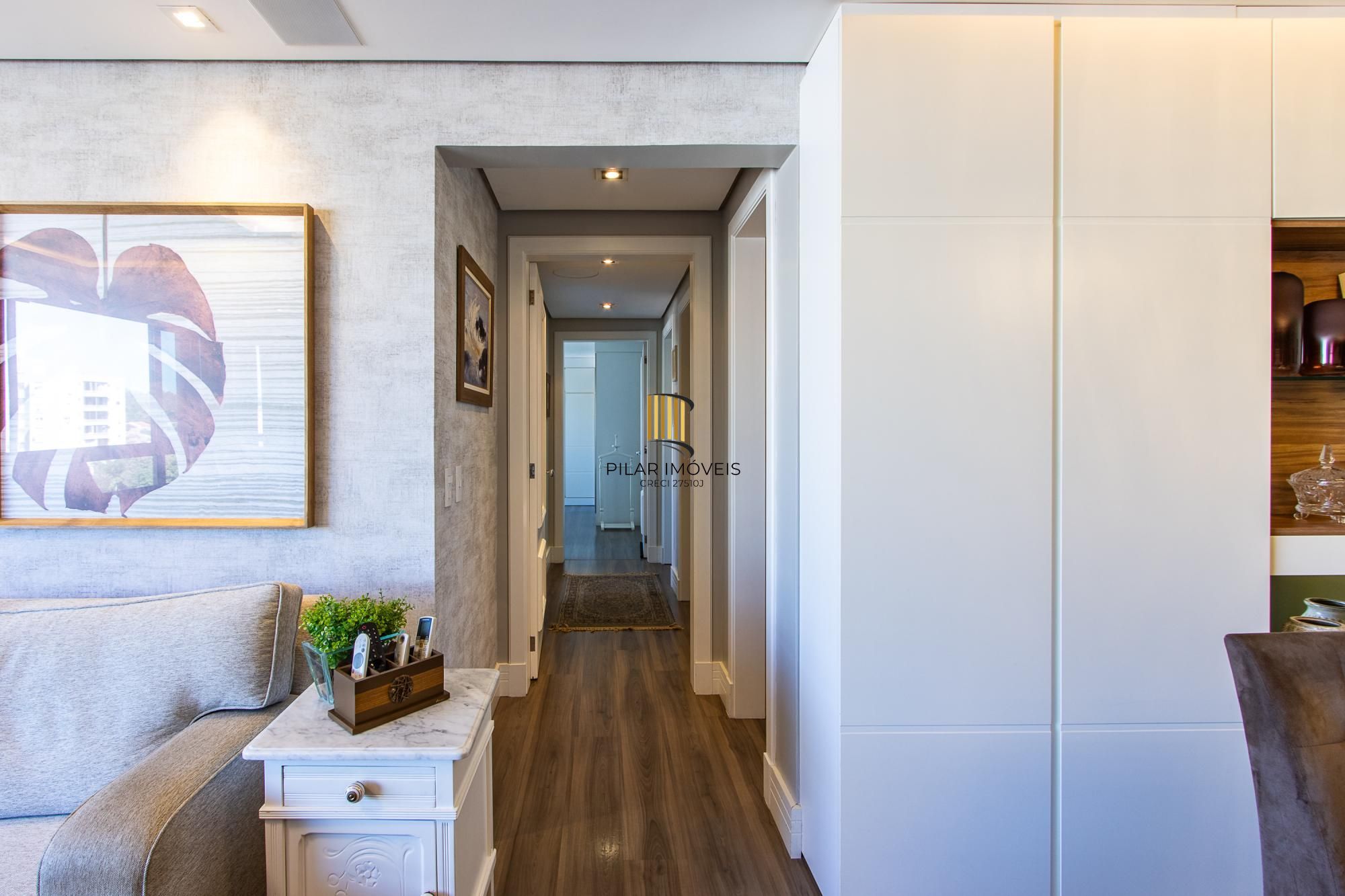 Excelente apartamento de 3 dormitórios, 1 suíte e 2 vagas no bairro Tristeza.