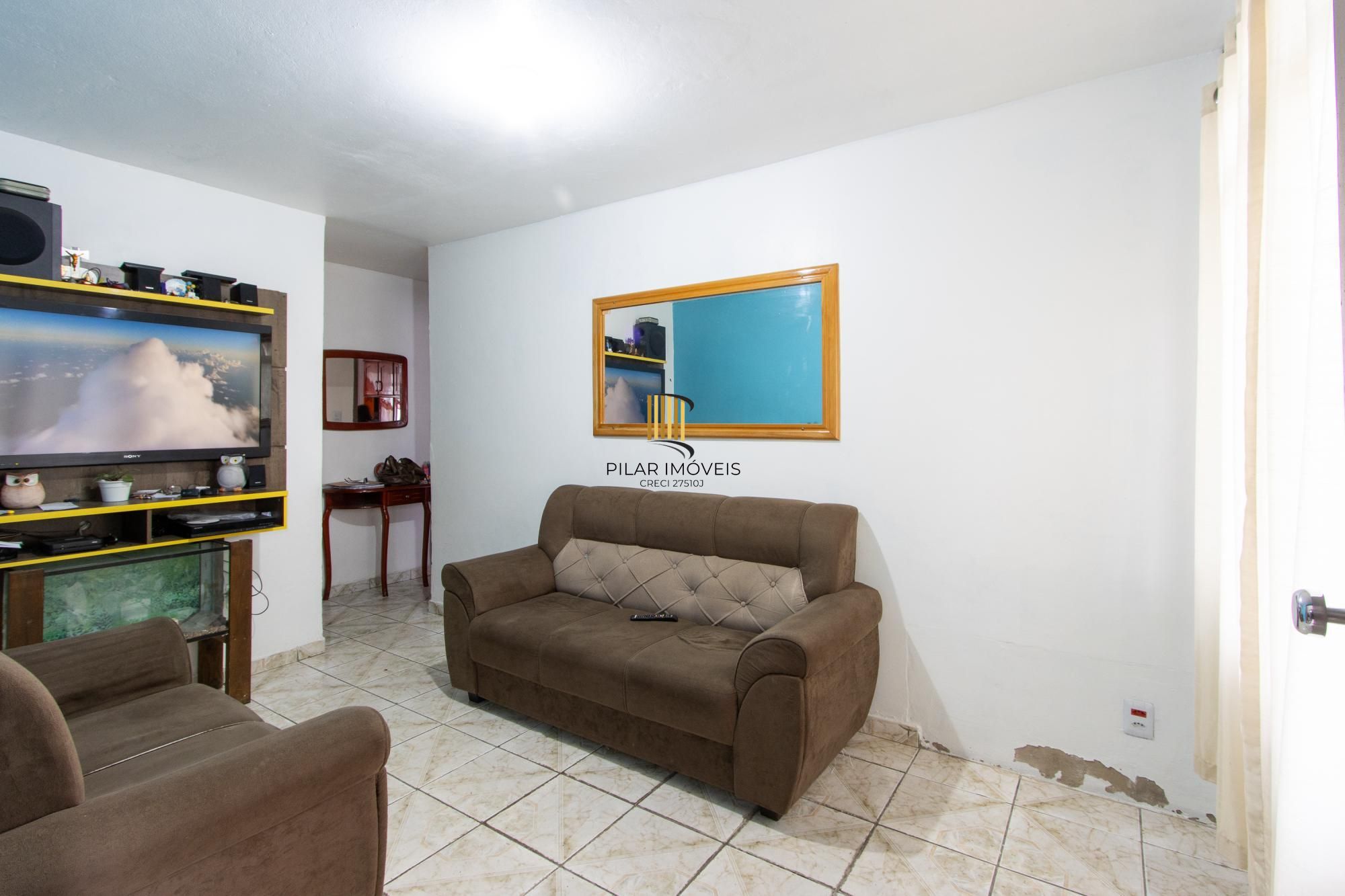 Casa ampla de 2 pavimentos com 4 dormitórios, 1 suite e 4 vagas no bairro Santa Tereza!