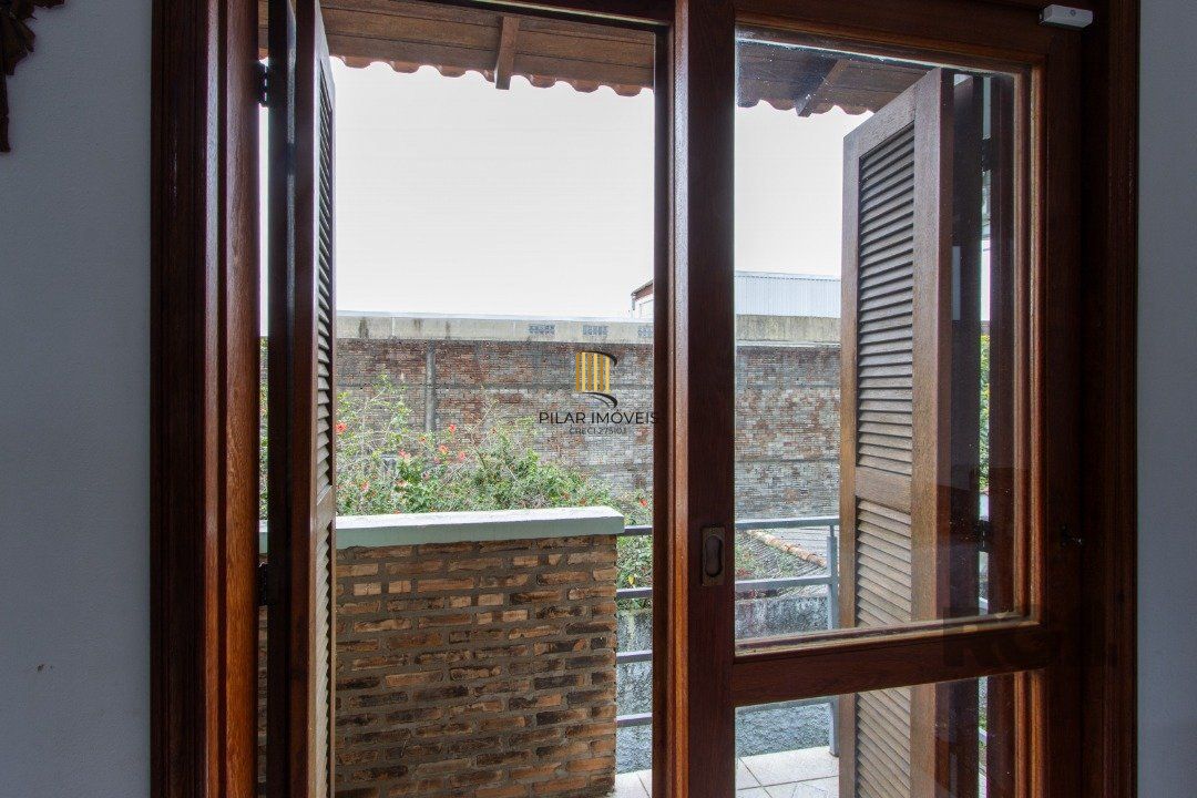Casa de Condomínio 3 dormitórios no bairro Camaquã