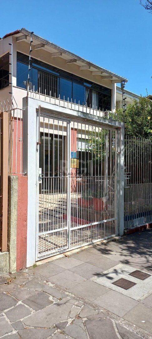 Casa 9 dormitórios no bairro Menino Deus