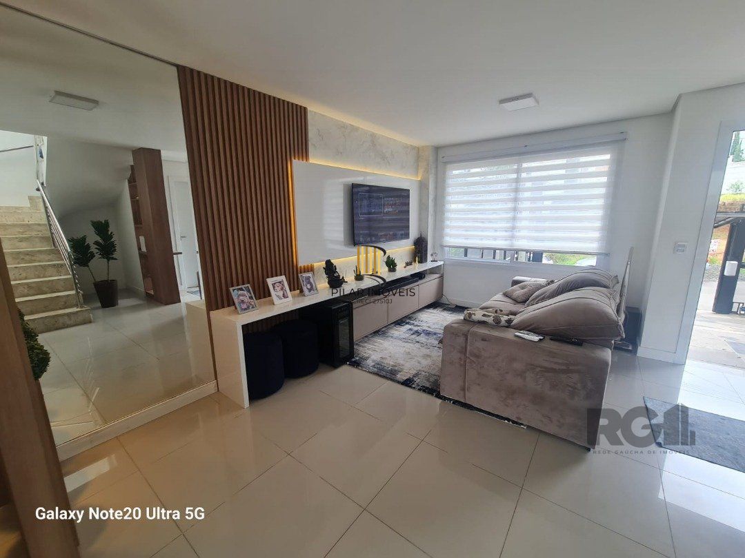Casa 3 dormitórios no bairro Guarujá