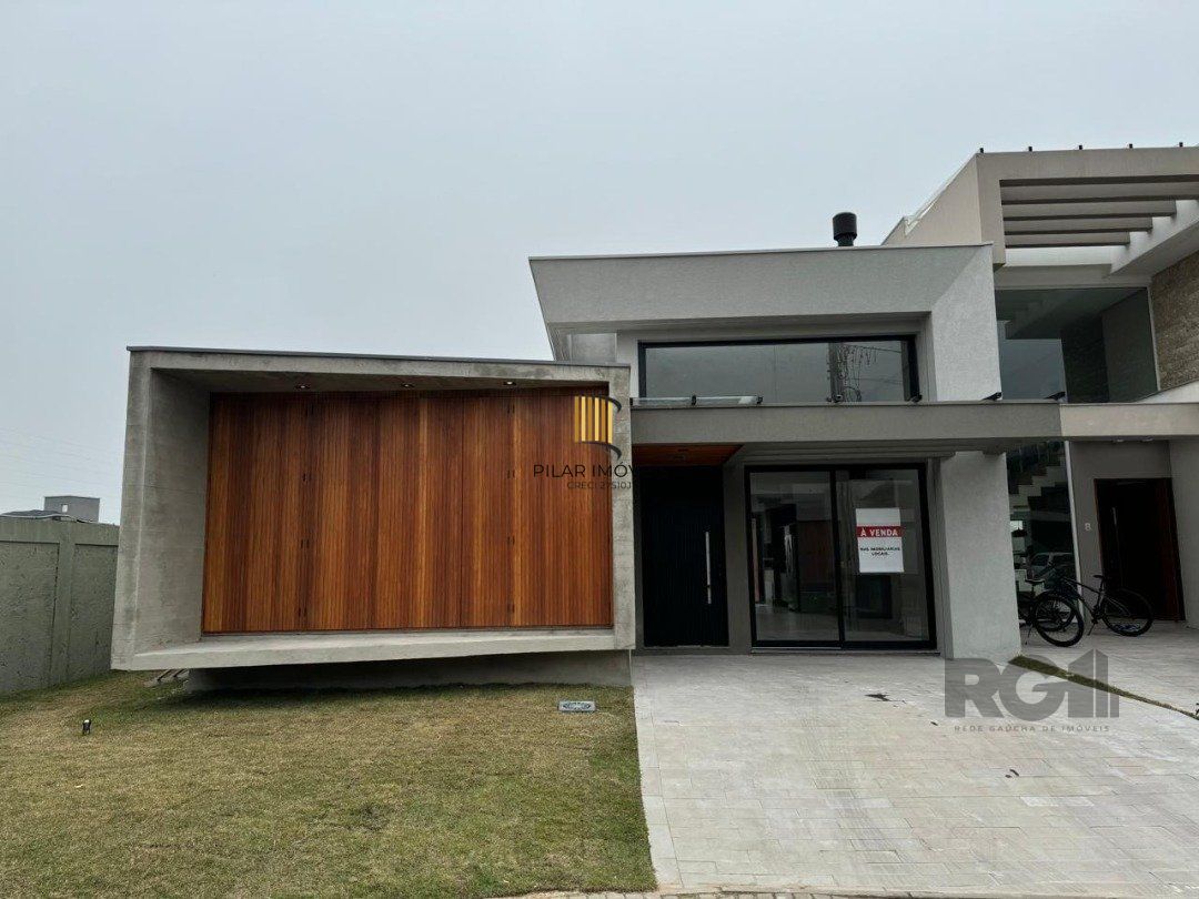 Casa de Condomínio 4 dormitórios no bairro Centro