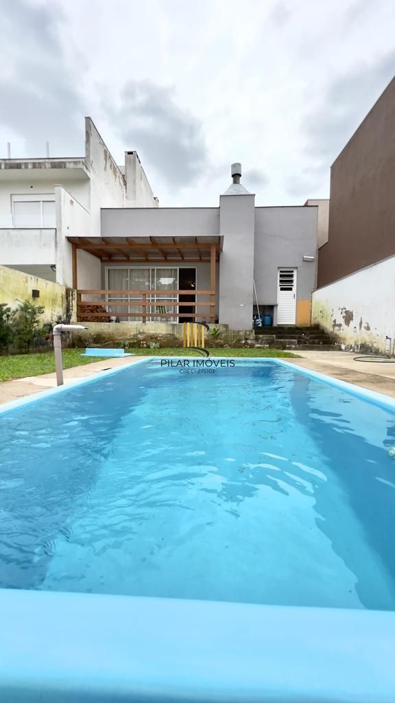 Casa térrea com piscina  no Guarujá