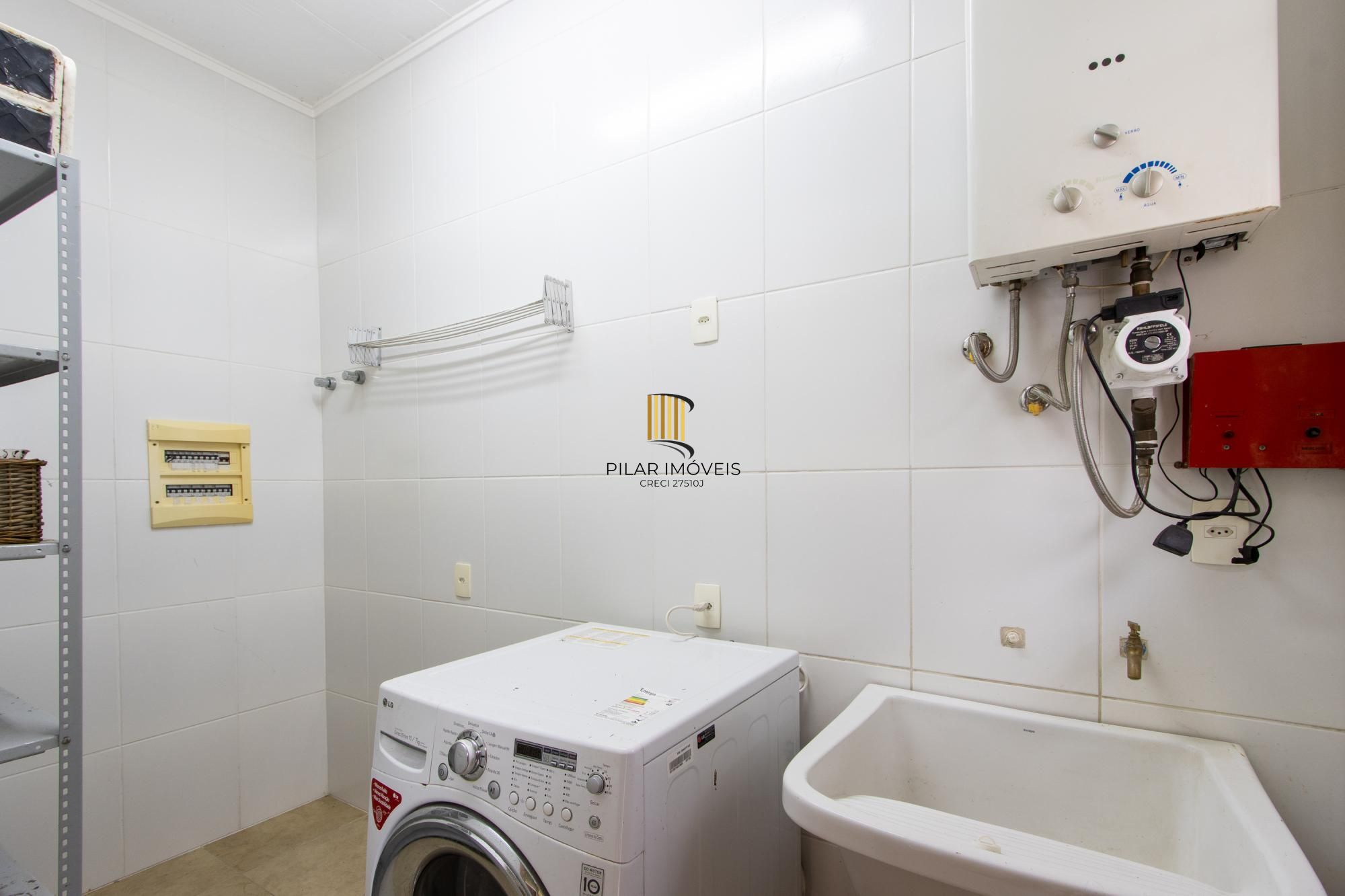 Casa para Venda - 470m², 3 dormitórios, sendo 1 suites, 6 vagas - Nonoai