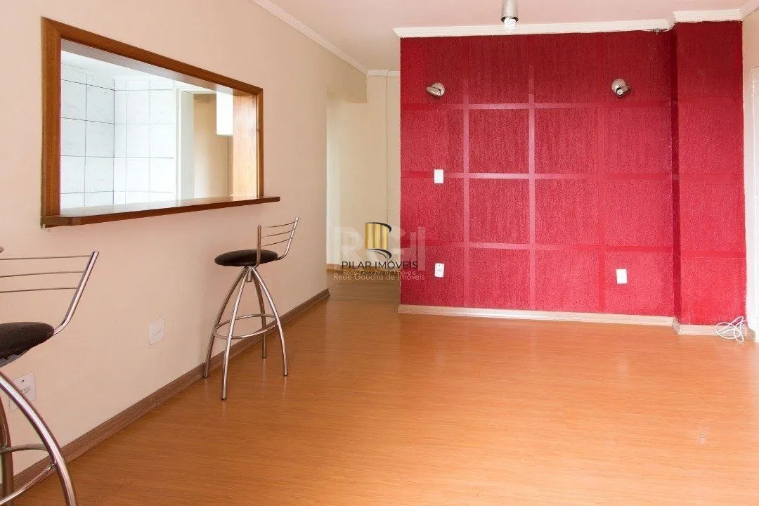 Apartamento de 2 dormitórios e 1 vaga de garagem no bairro Cristal.