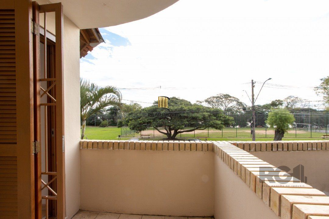 Casa 4 dormitórios no bairro Ipanema