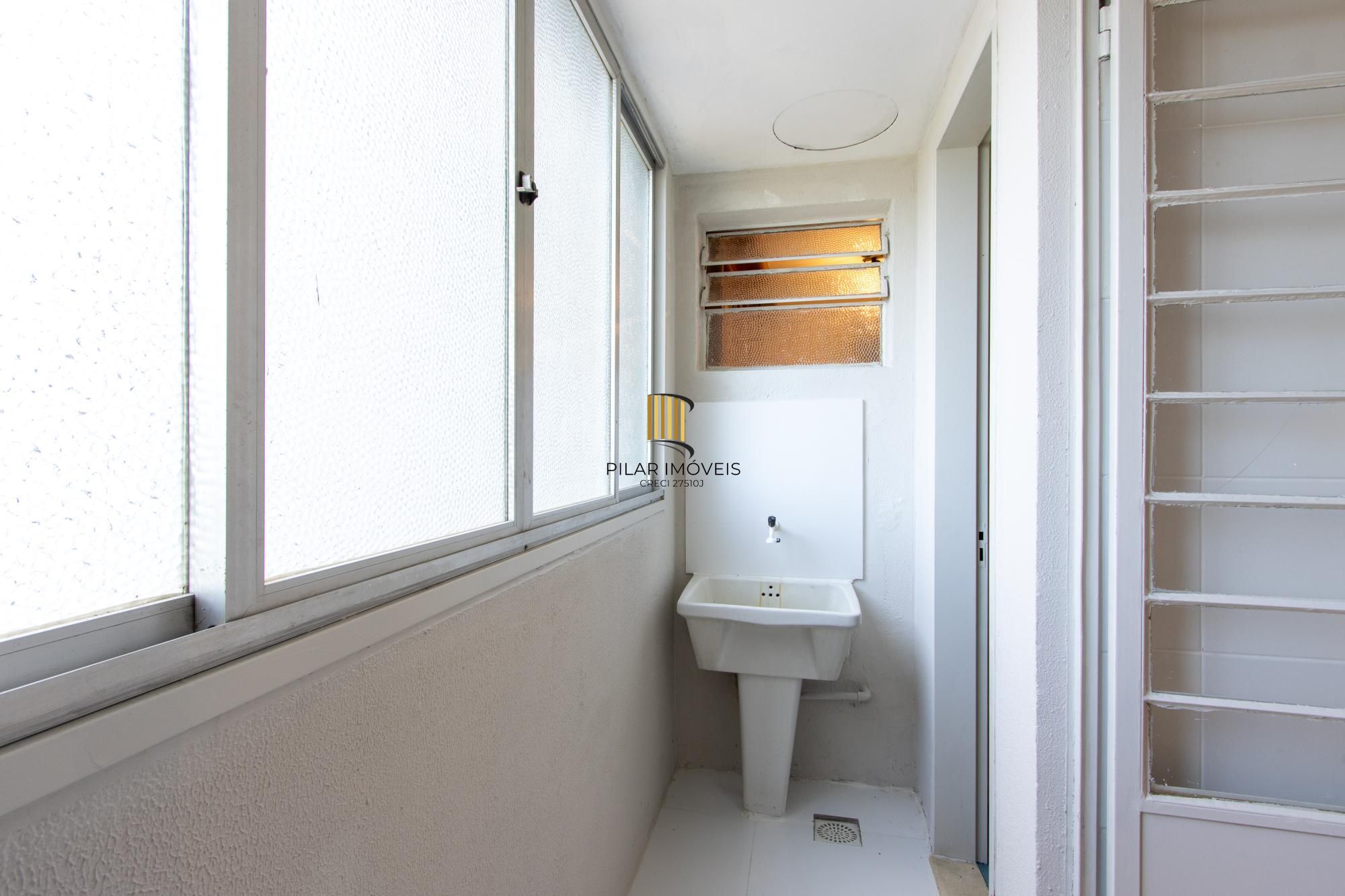 Apartamento 3 quartos, reformado, condomínio com infraestrutura - Bairro Cristal