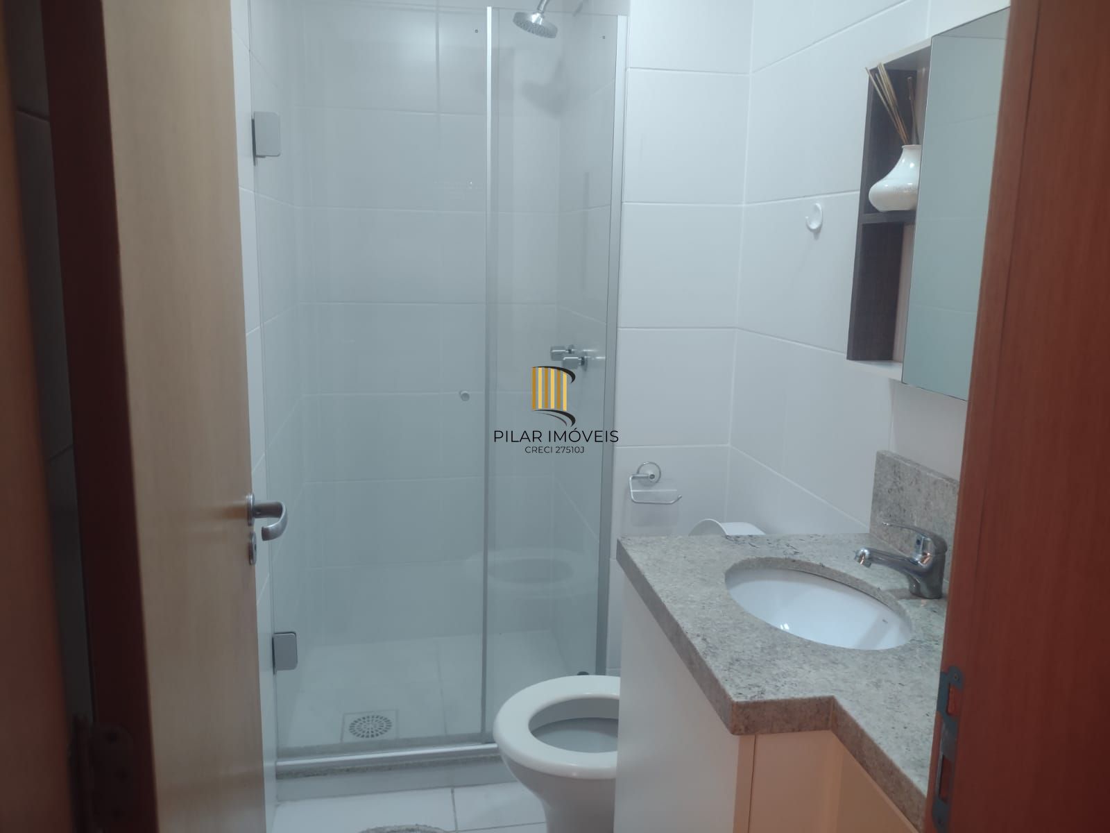 Apartamento no Condomínio Live It, 2 dormitórios, suíte, churrasqueira, vaga coberta.