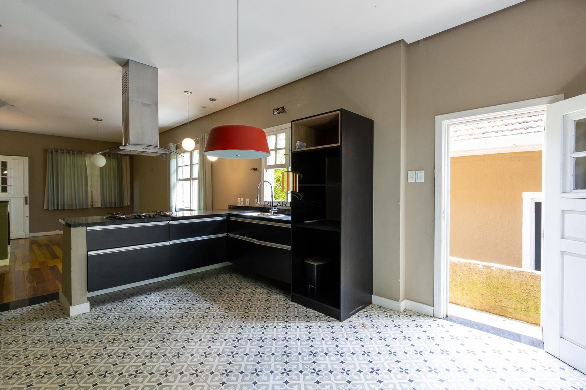 Bela casa térrea, 2 dormitórios e 1 suite - Parte alta do Bairro Espirito Santos