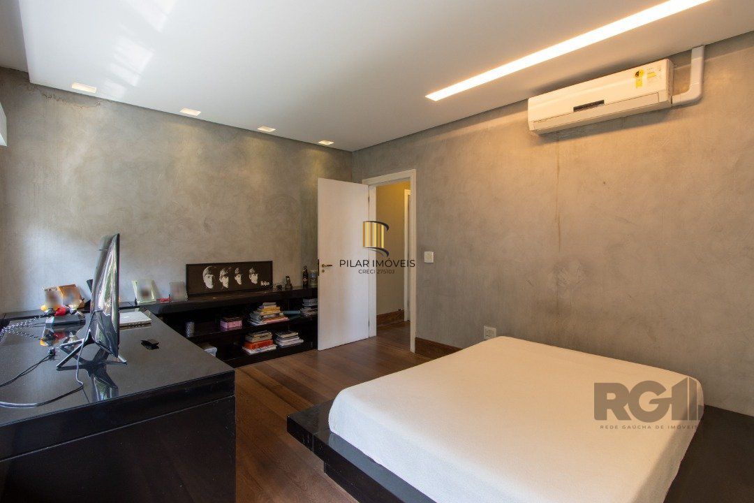 Casa deslumbrante vista do Guaiba, 3 dormitórios, sendo 1 suite master com closet e banheira de hidro com vista para o rio