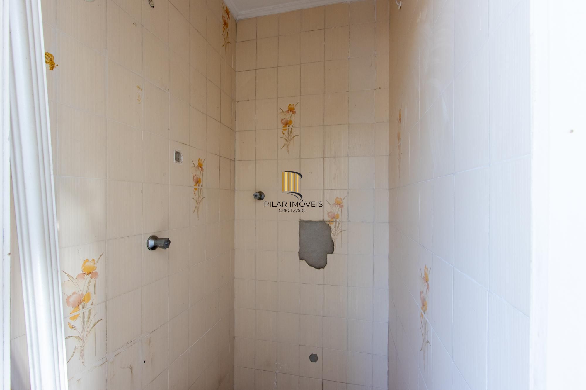 Apartamento com 2 dormitórios com 74m² e 1 vaga e no Menino Deus