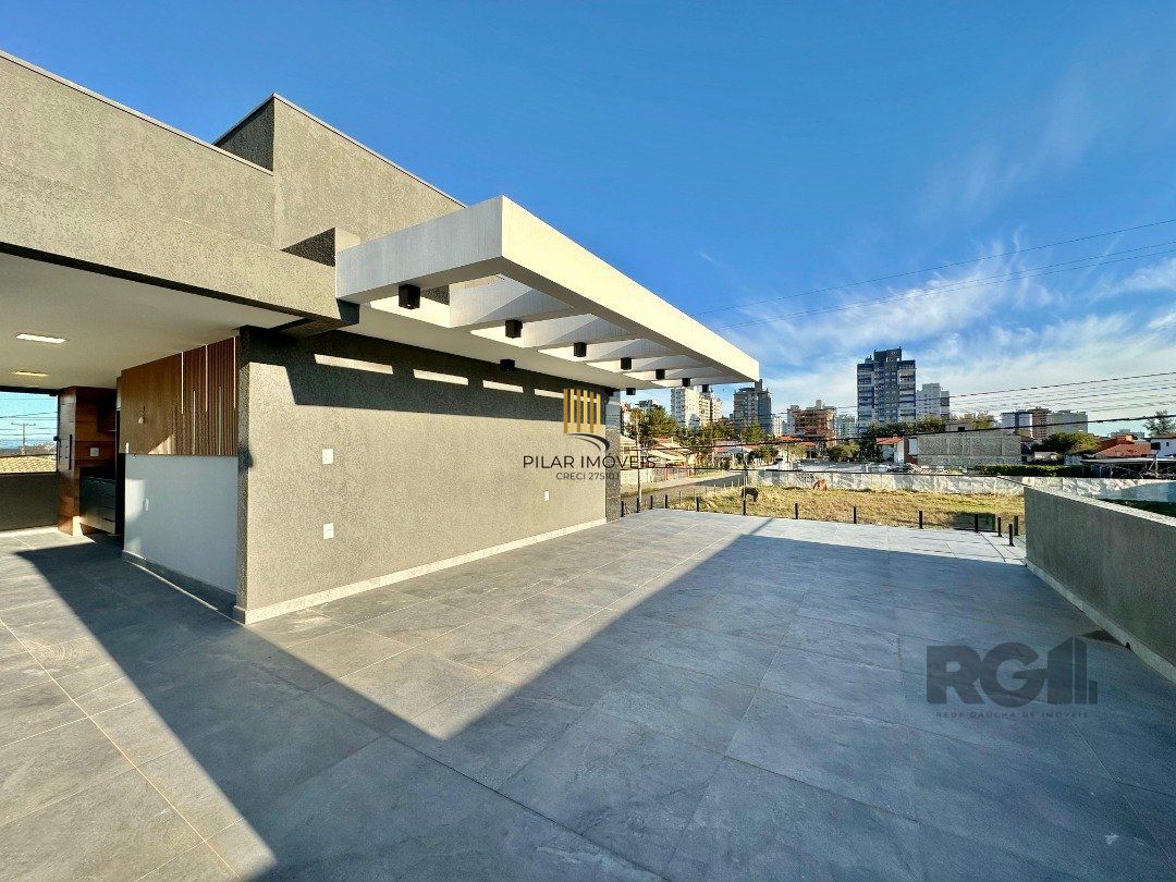 Casa 3 dormitórios no bairro Zona Nova