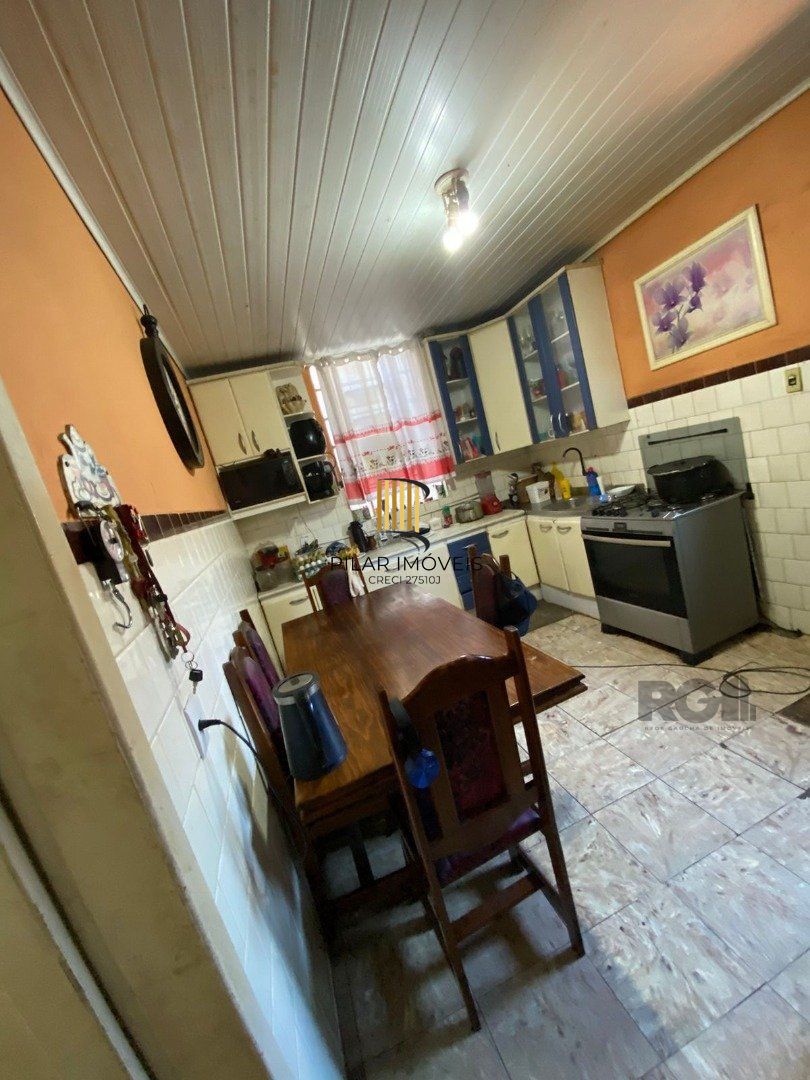 Casa 3 dormitórios no bairro Medianeira
