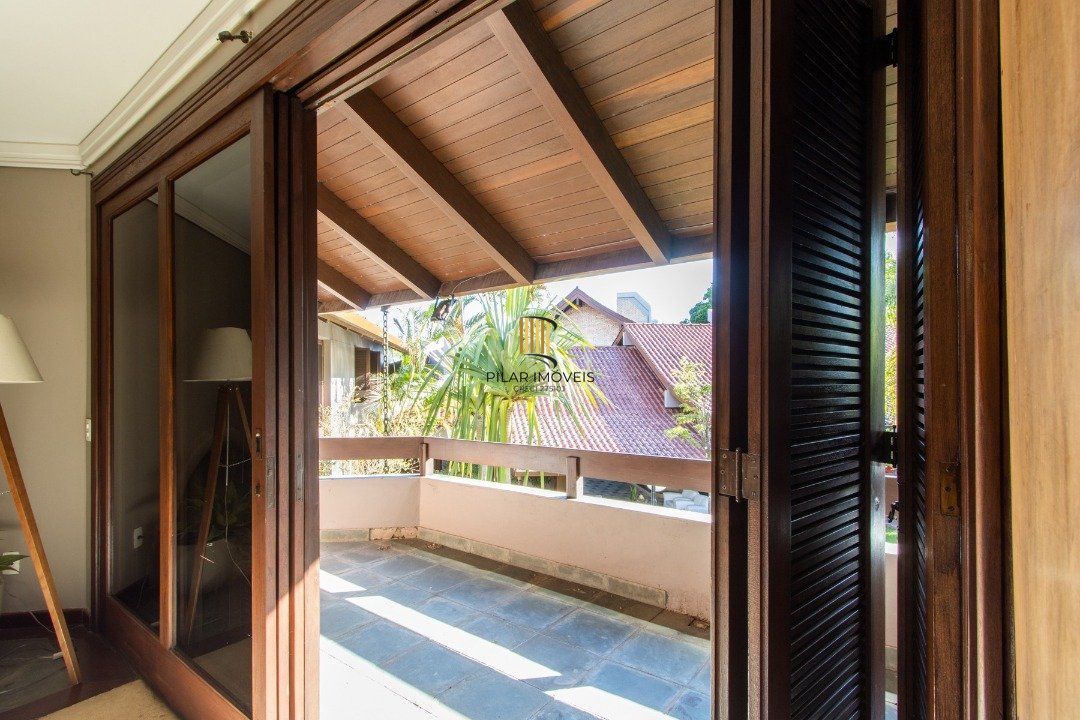 Casa de Condomínio 8 dormitórios no bairro Cavalhada