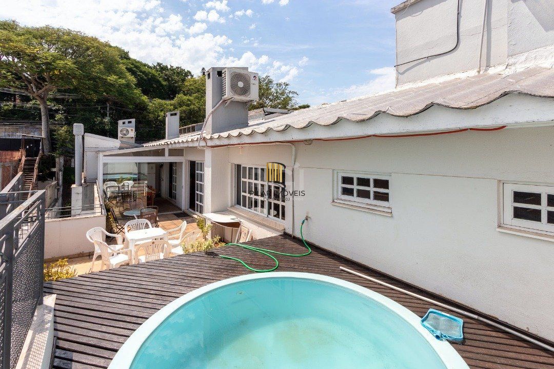 Cobertura para Venda - 255m², 3 dormitórios, sendo 1 suites, 2 vagas - Praia de Belas