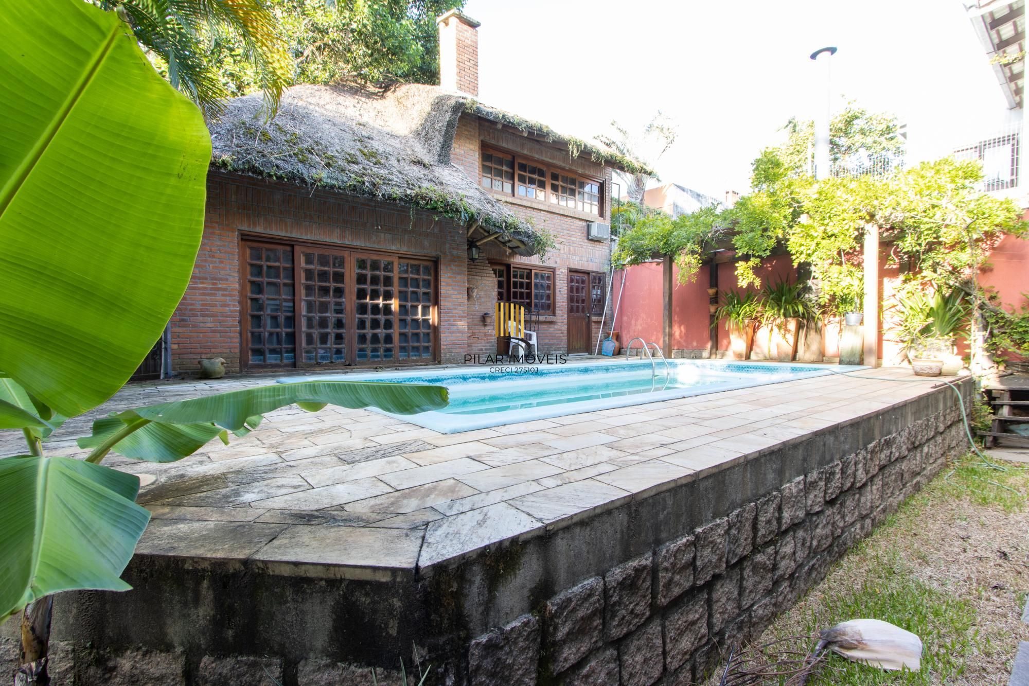 Excelente Casa em Condominio Fechado com 440,60m Dormitórios, sendo 2 Suítess
