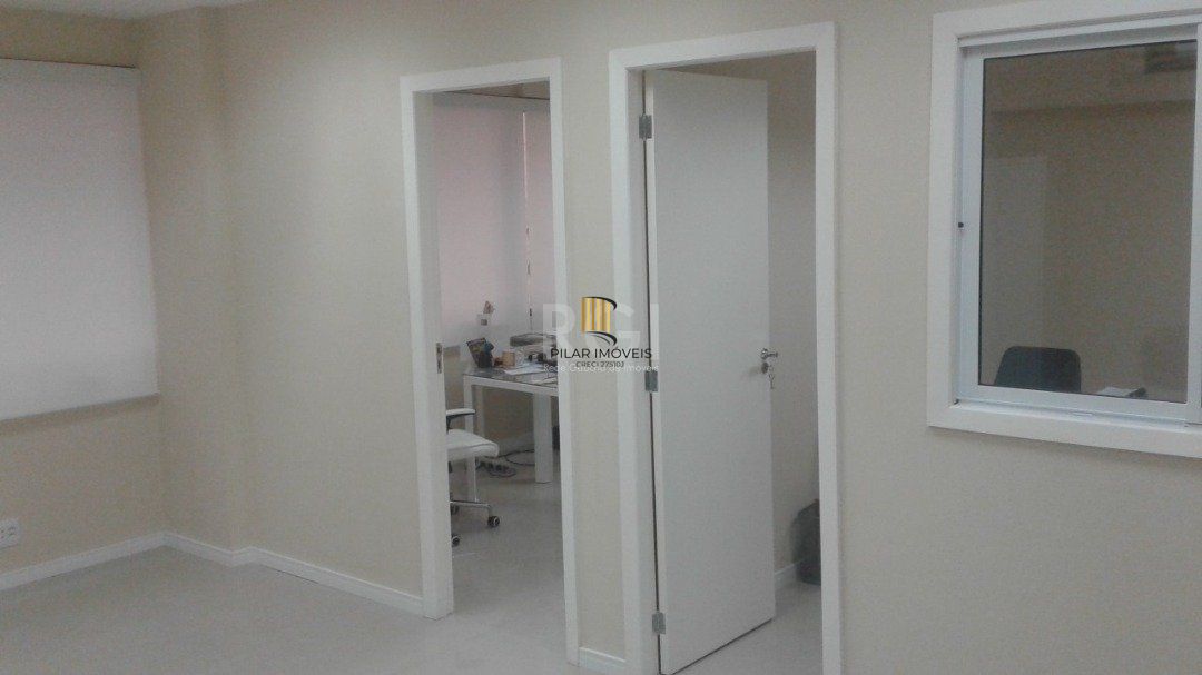 Com uma área privativa de 77.9m² e área total de 110.3m², essa sala é perfeita