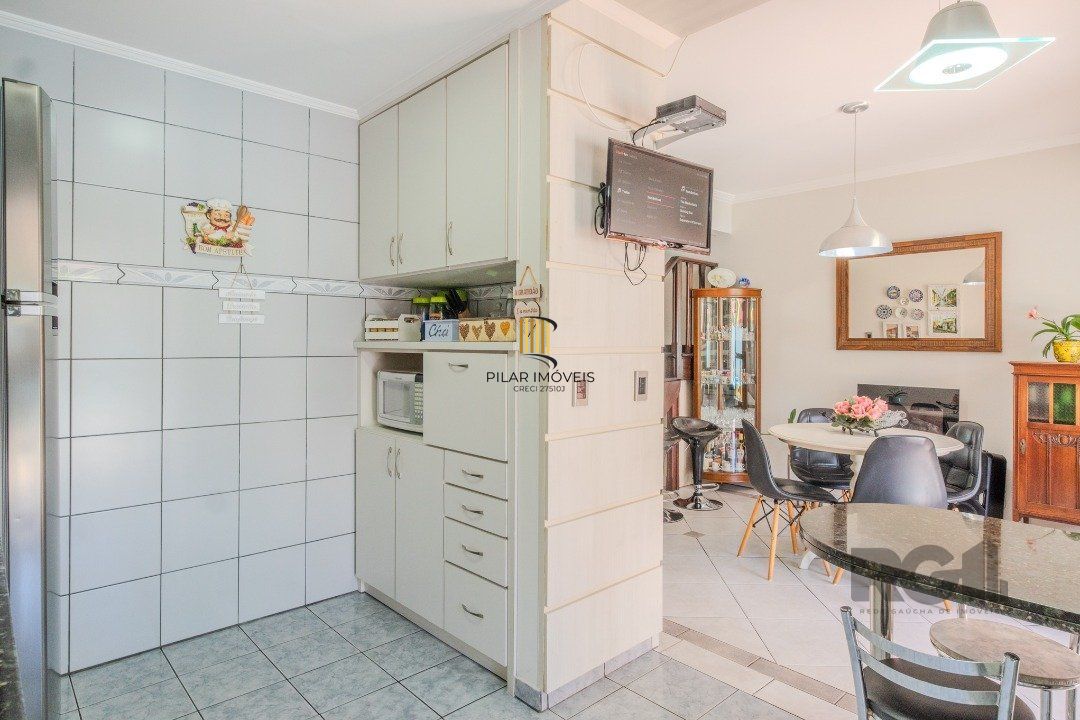 Casa 3 dormitórios no bairro Hípica