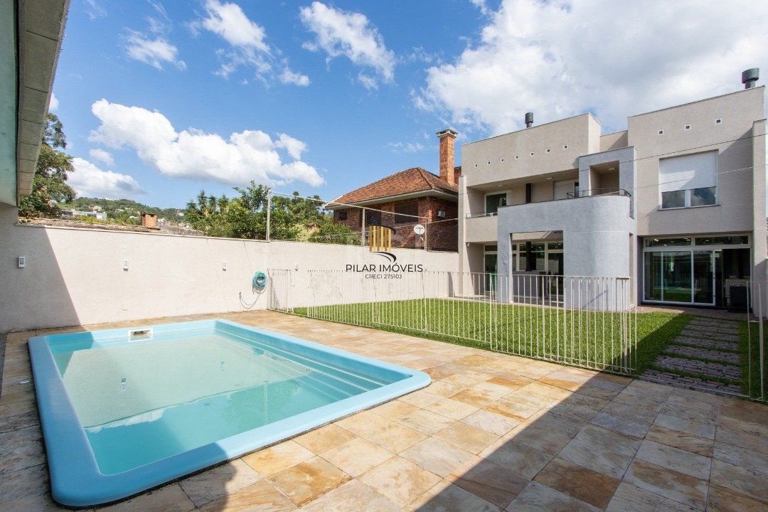 Casa 4 dormitórios no bairro Teresópolis