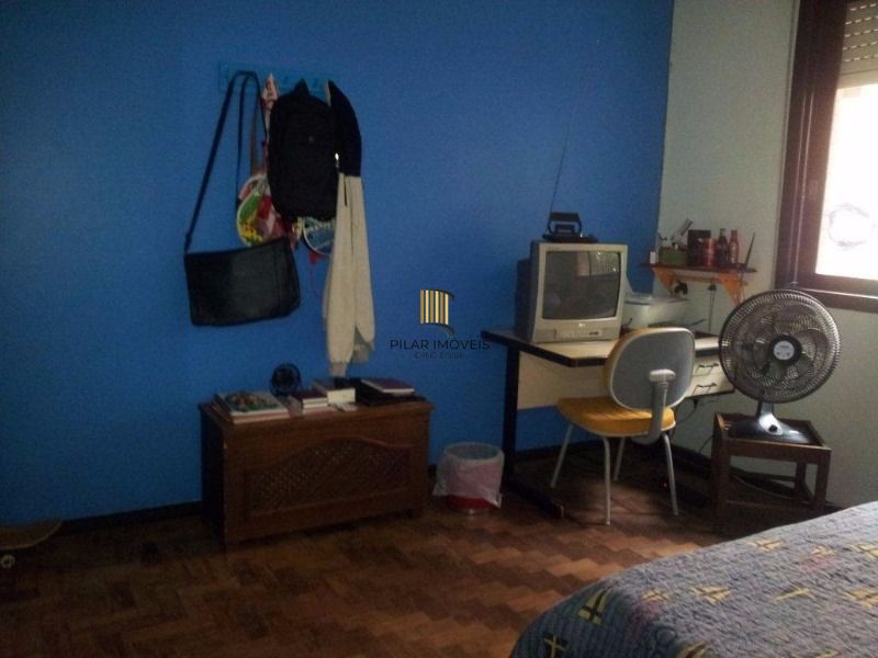 Casa para Venda - 400m², 3 dormitórios, sendo 1 suites, 2 vagas - Cristal