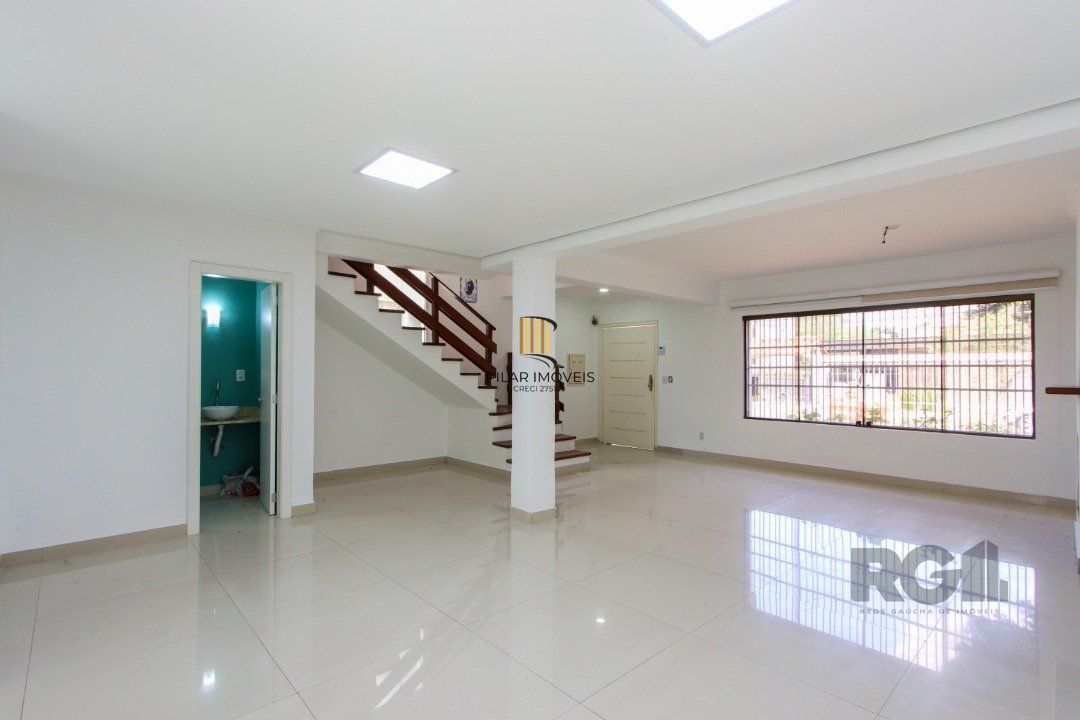 Casa com 4 quartos, com 347,57 m 2 privativos