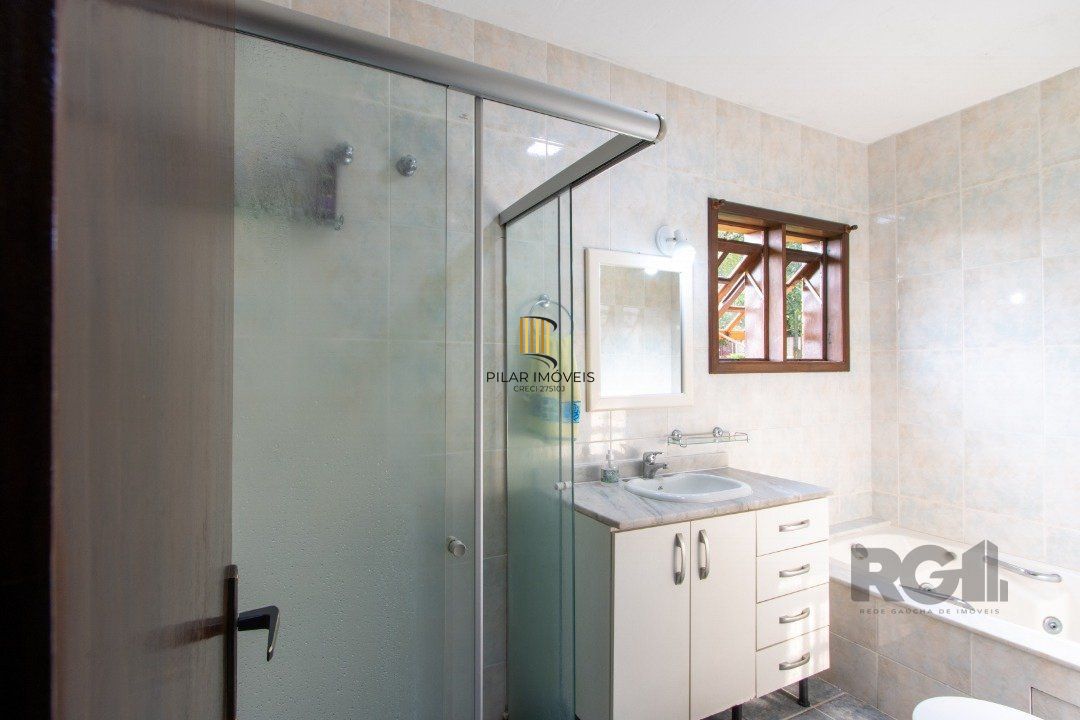 Casa para Venda - 220m², 3 dormitórios, sendo 2 suites, 5 vagas - Espirito Santo