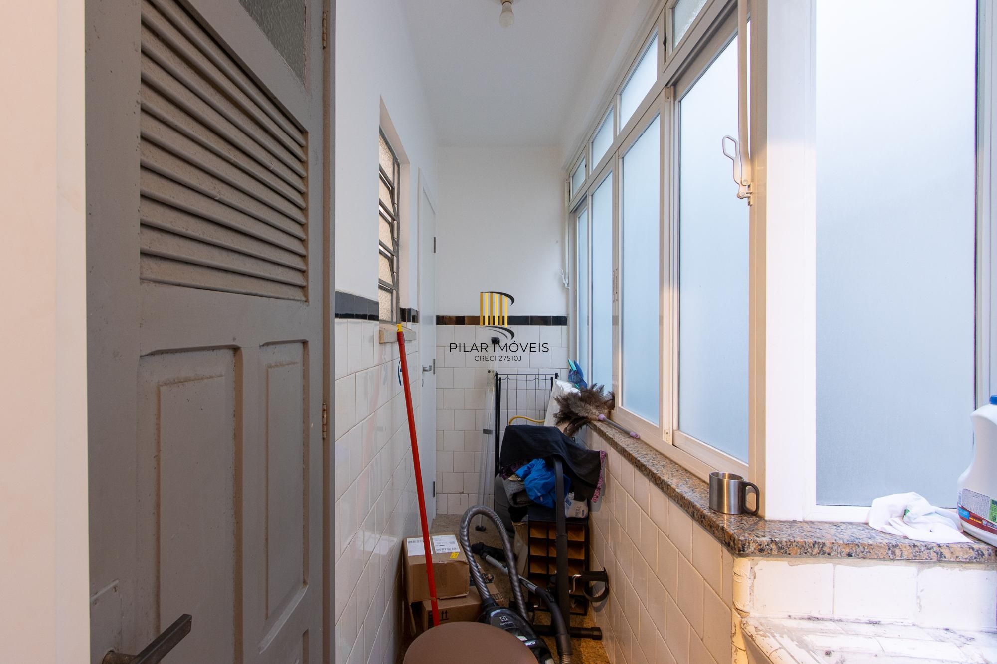 Apartamento Semi-mobiliado de 2 Quartos no Bairro Bom Fim