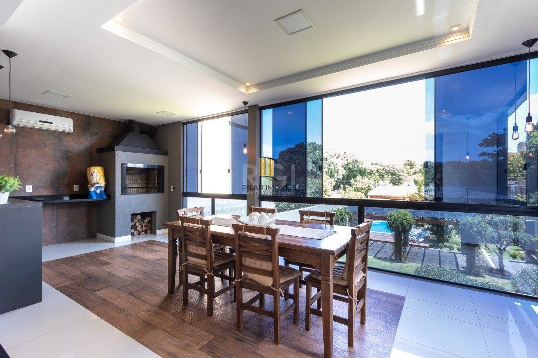 Casa para Venda - 420m², 3 dormitórios, sendo 3 suites, 8 vagas - Ipanema