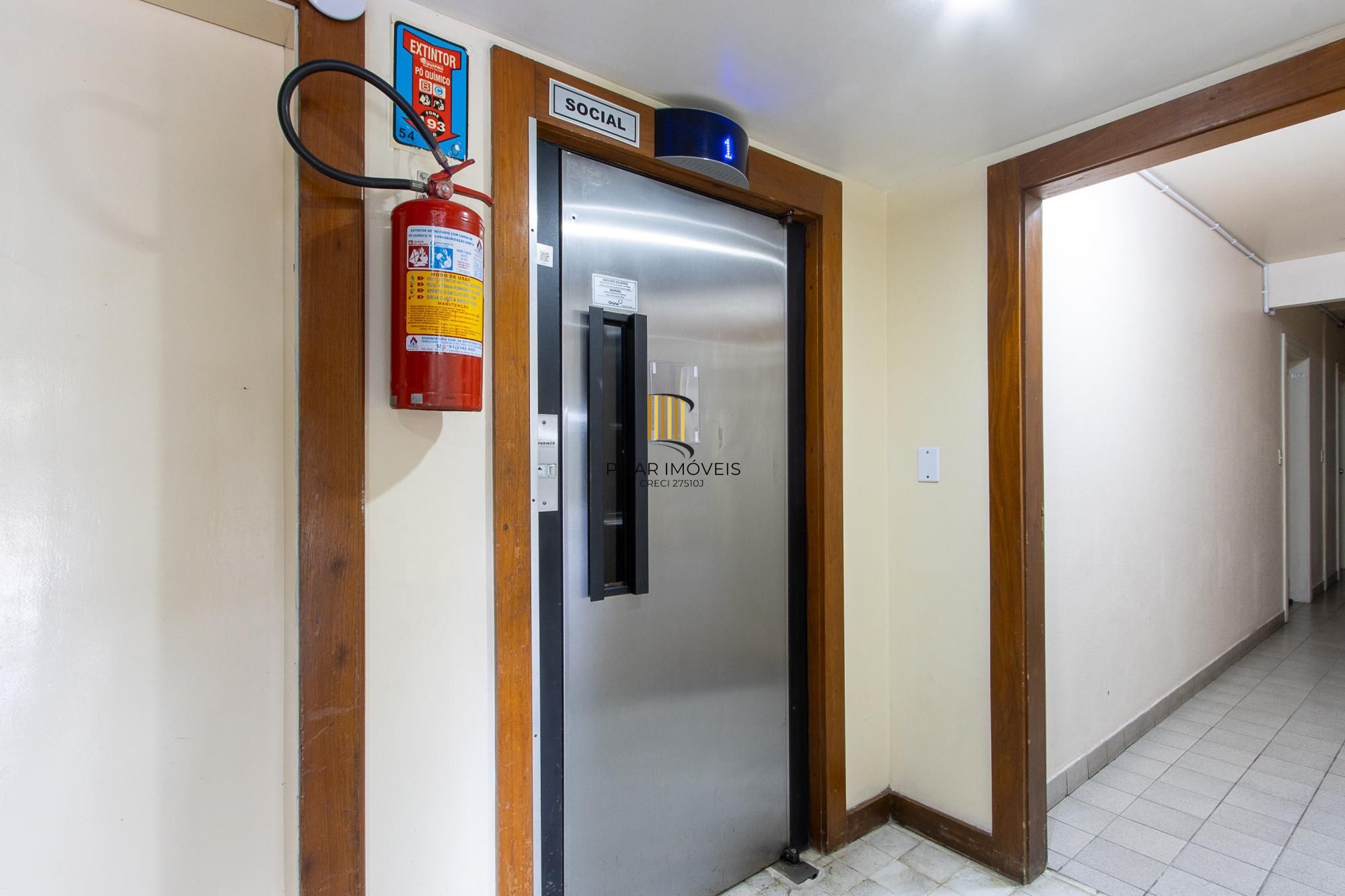 Apartamento, desocupado, 2 dormitórios e vaga escriturada, elevador -Cavalhada