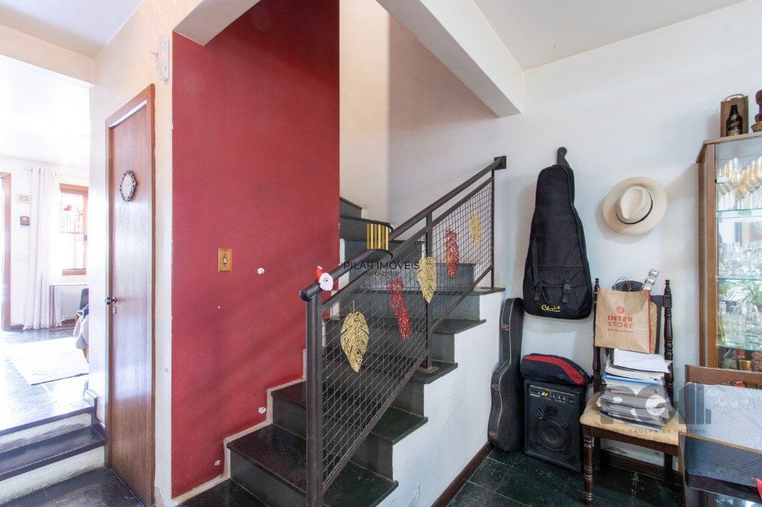 Casa de 3 dormitórios à venda na Tristeza - Zona sul de Poa.