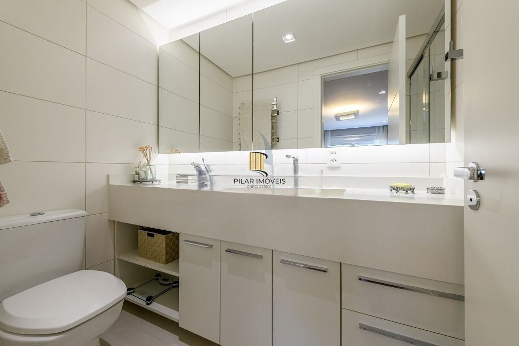 **Apartamento de 3 Quartos com 2 Suítes e 2 Vagas de Garagem na Tristeza, Porto Alegre, RS**