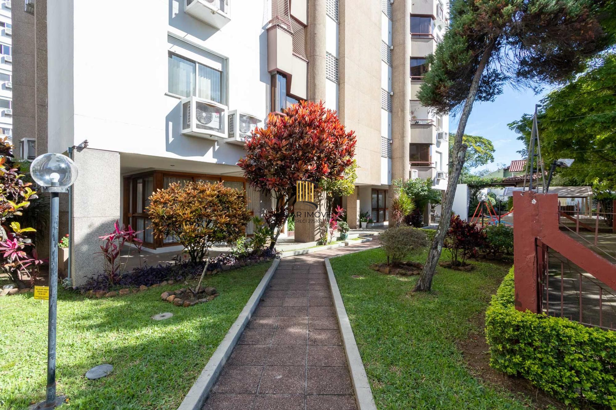 Cobertura com 137m², no Bairro Cristal, de 2 dormitórios, sento uma suíte, ampla sacada, churrasqueira, vista panorâmica, vaga coberta.