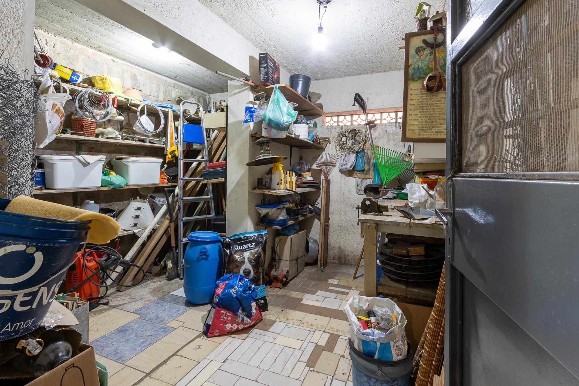 Casa com 3 quartos (1 suite), 4 vagas - Vila Nova