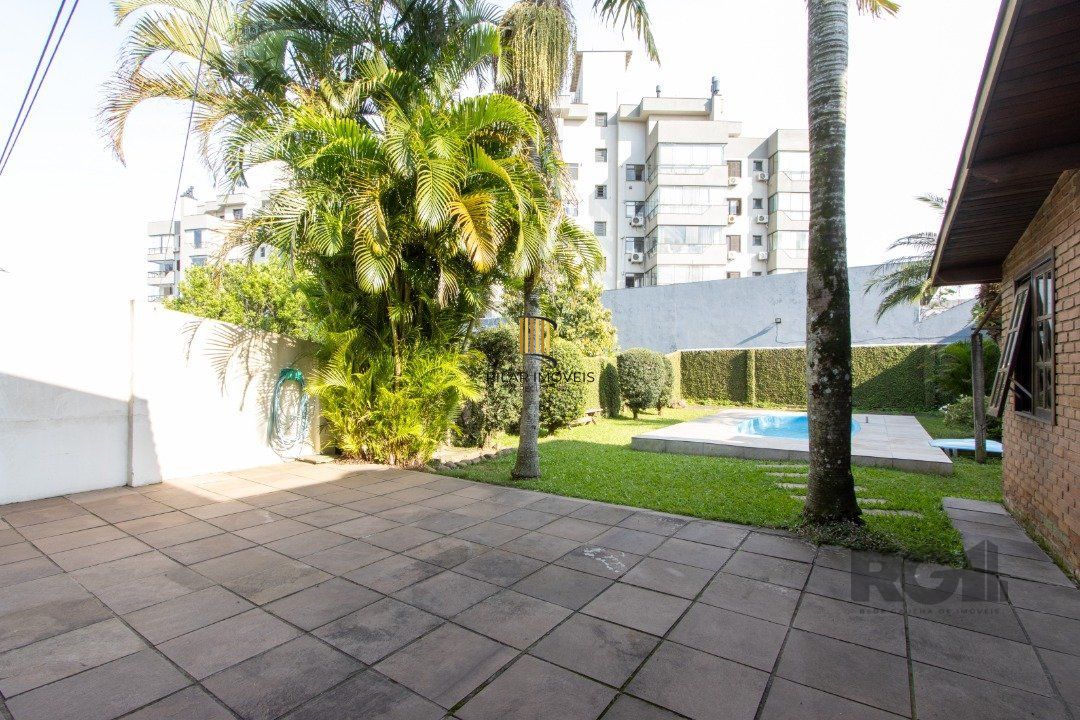 Casa 3 dormitórios no bairro Camaquã