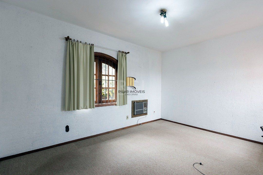 Casa para Venda - 430m², 4 dormitórios, sendo 1 suites, 5 vagas - Cristal