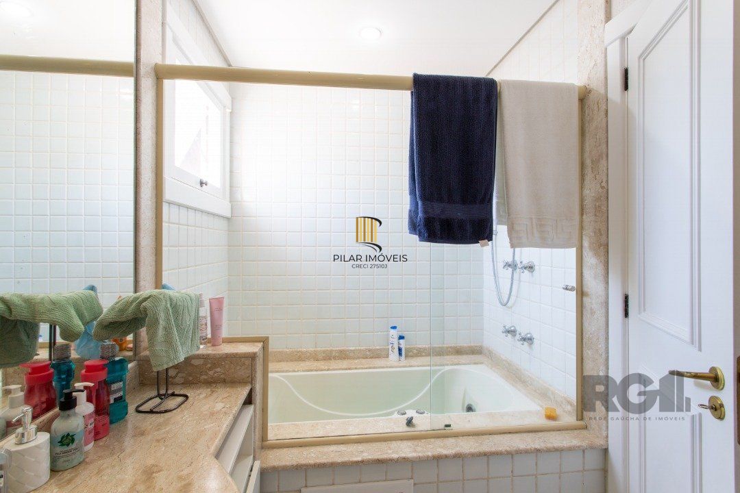Casa para venda - 321m² - 4 suítes - Chapéu do Sol