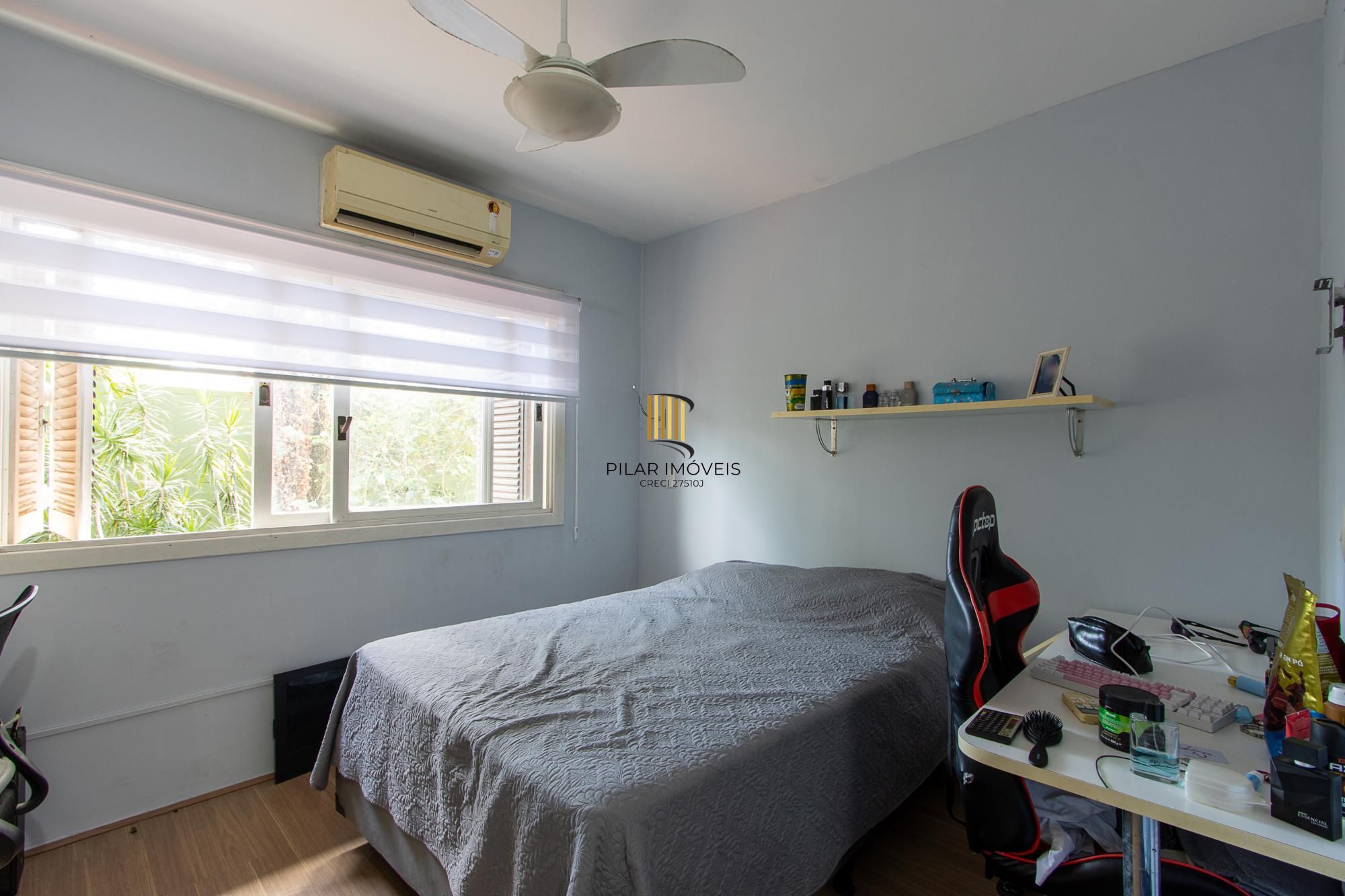 Casa de Condomínio 4 dormitórios no bairro Pedra Redonda