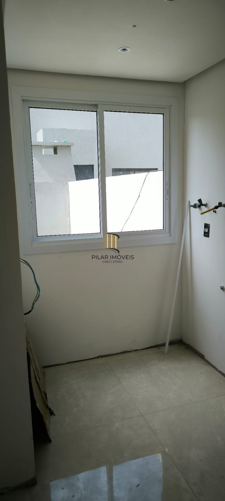 Casa em Condomínio à venda, bairro Campo Novo,  3 quartos (1 suite),  3 banheiros, 1 vaga