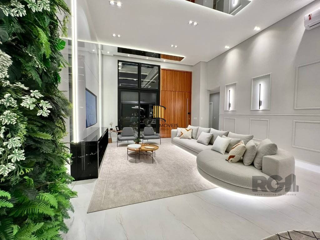 Casa térrea no Condomínio Velas da Marina com 4 suítes, piscina e 243m² privativos