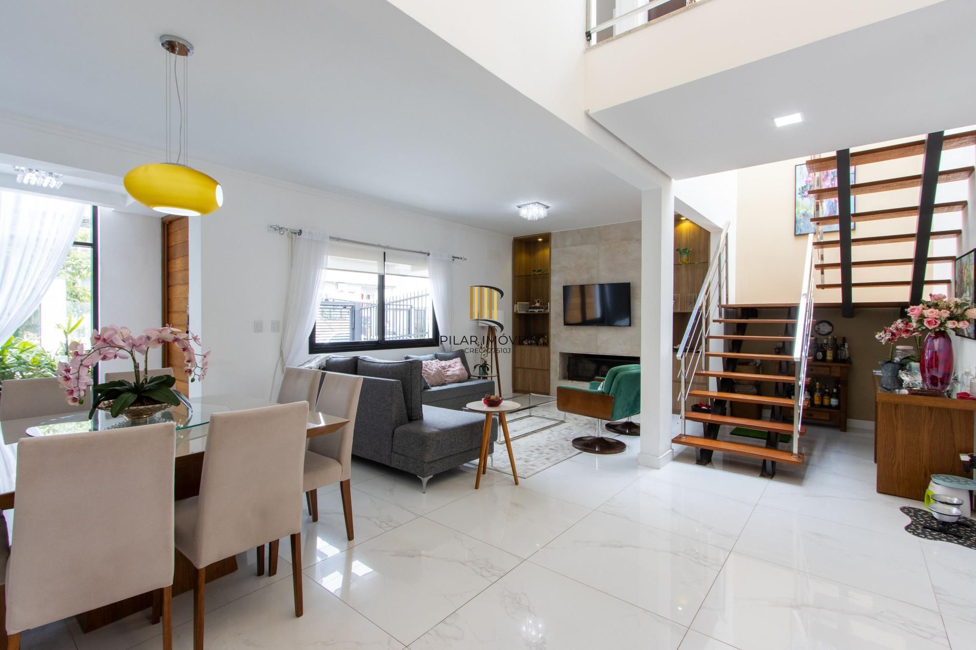 Excelente casa de alvenaria, 4 dormitórios, 2 suítes e 2 vagas de garagem.