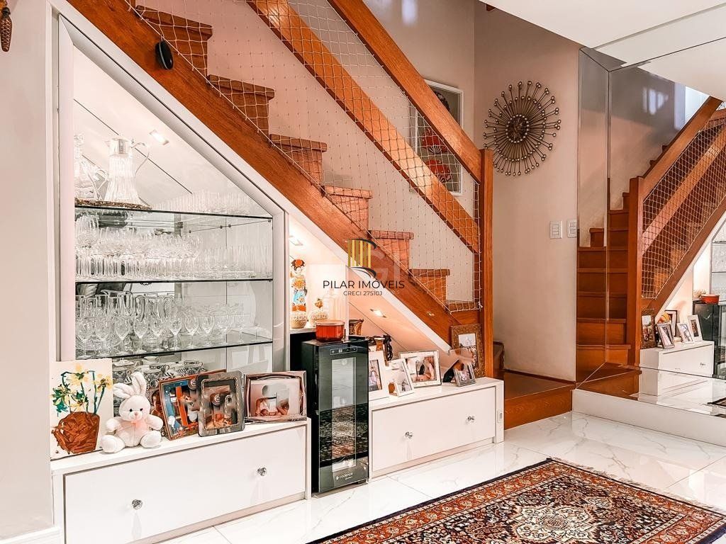 Excelente casa a venda no bairro Tristeza, para o lado do Rio!