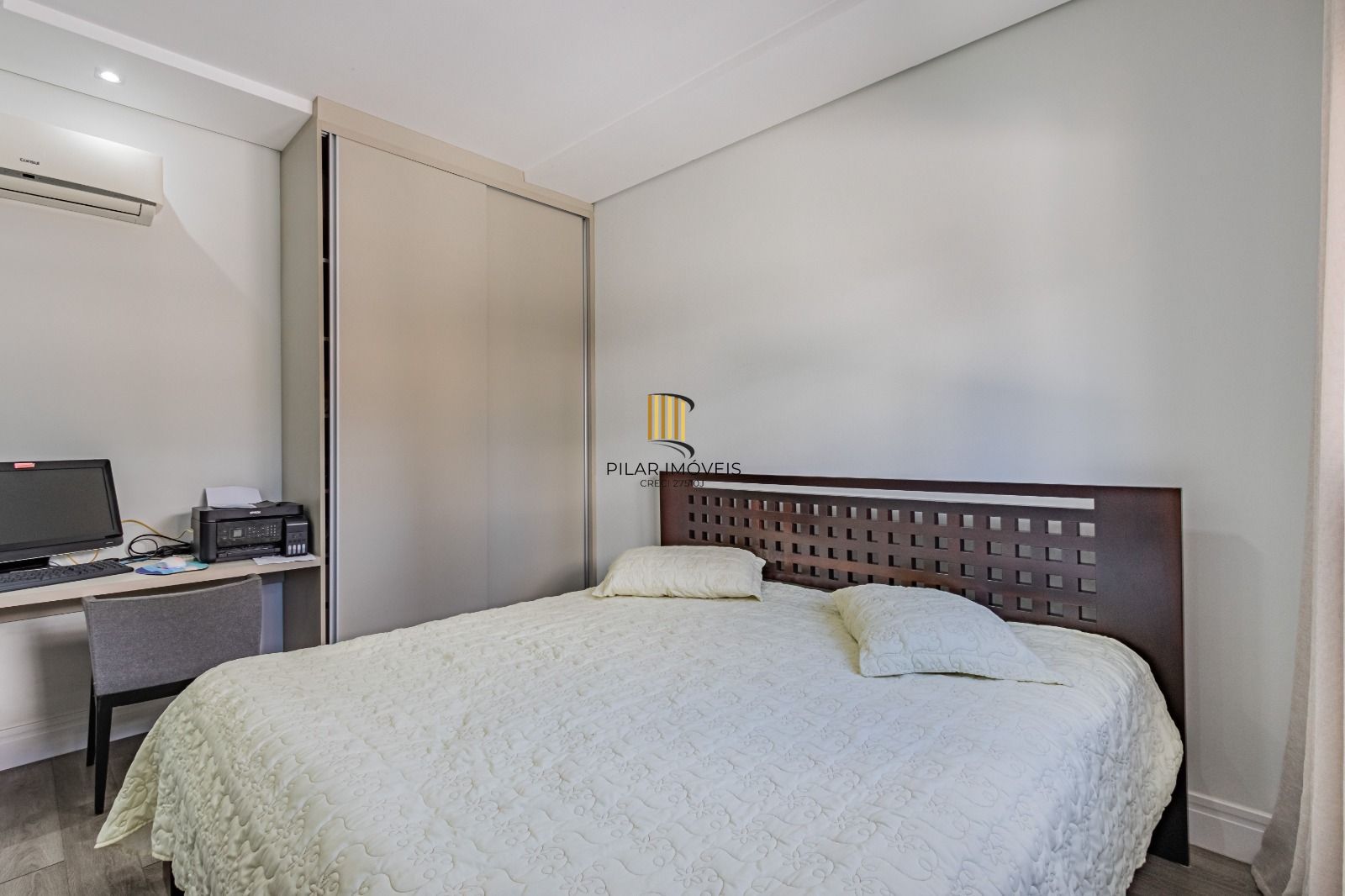 Casa de Condomínio 4 dormitórios no bairro São Vicente