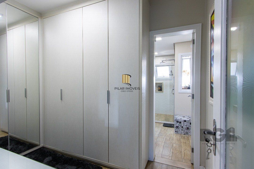 Casa 6 dormitórios no bairro Cristal
