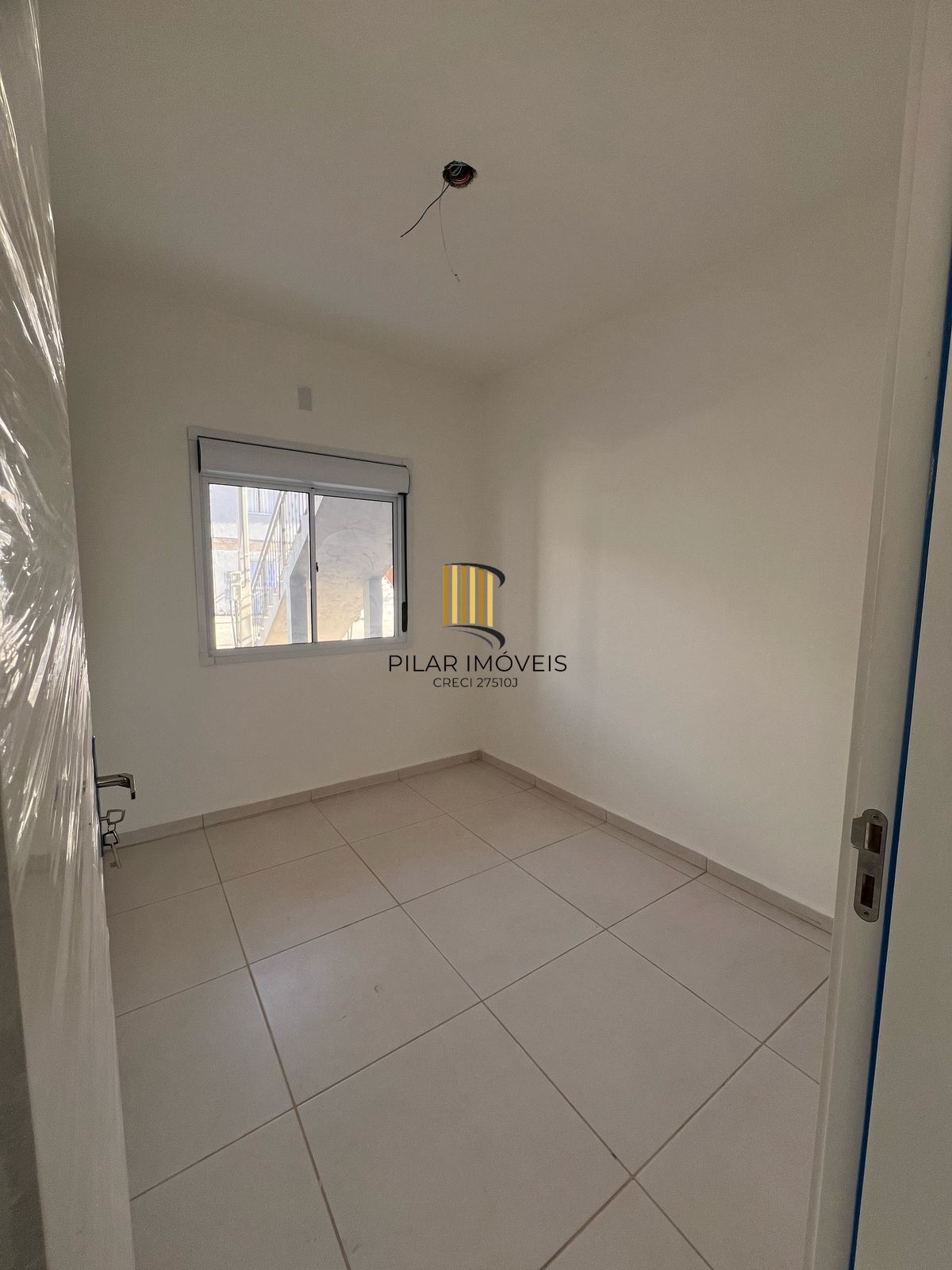 Casa com 2 dormitórios, banheiro social e pátio