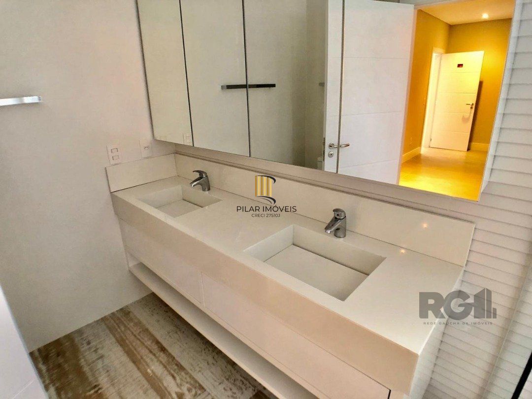 Casa de Condomínio 4 dormitórios no bairro Centro