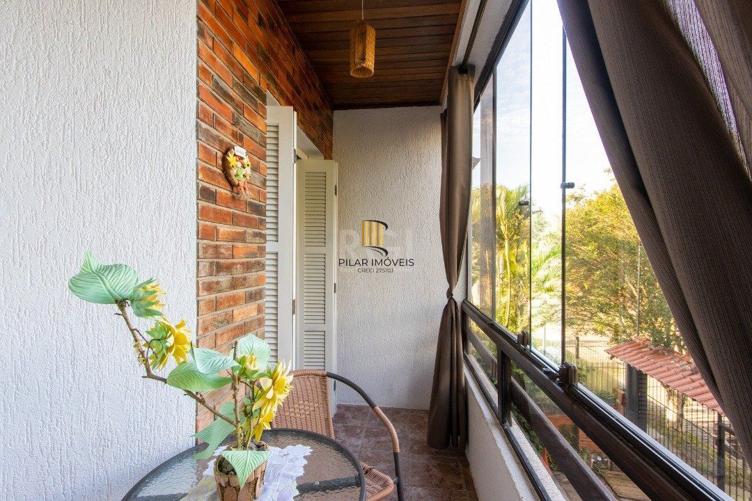 Casa 3 dormitórios no bairro Guarujá