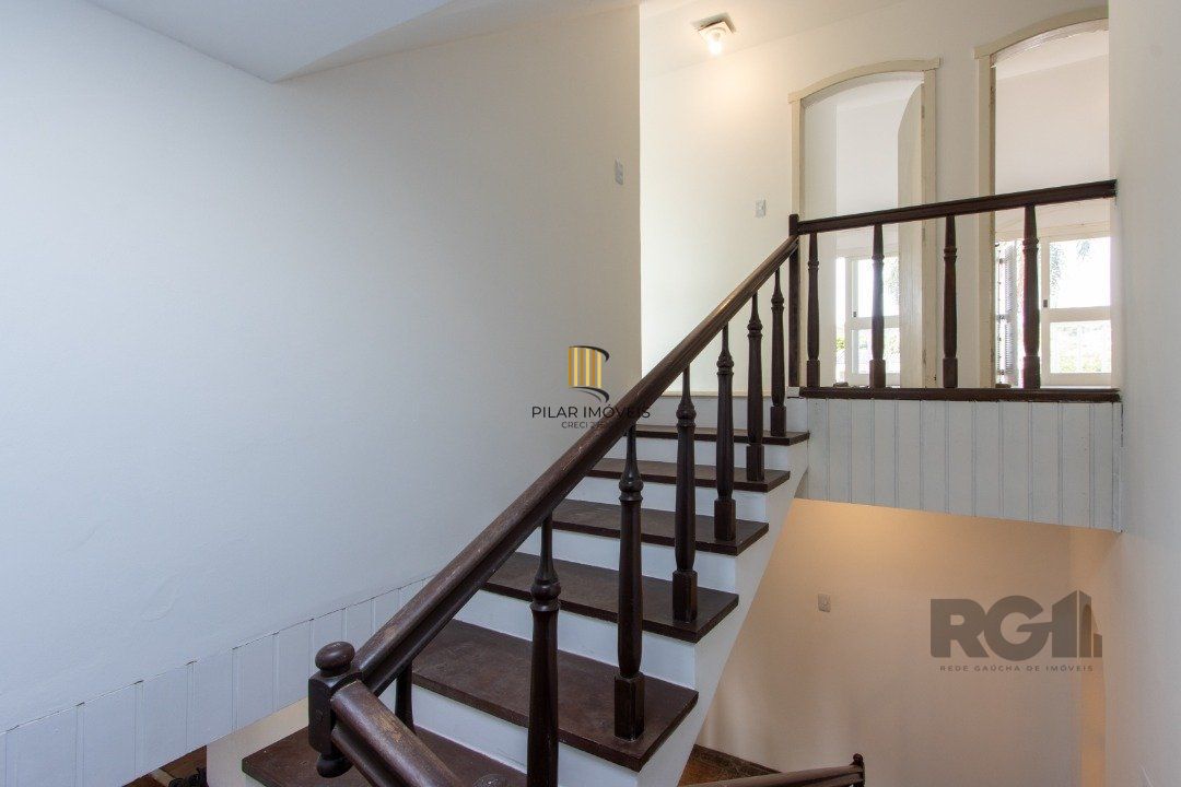 Casa para Venda - 337m², 3 dormitórios, sendo 1 suites, 3 vagas - Cristal