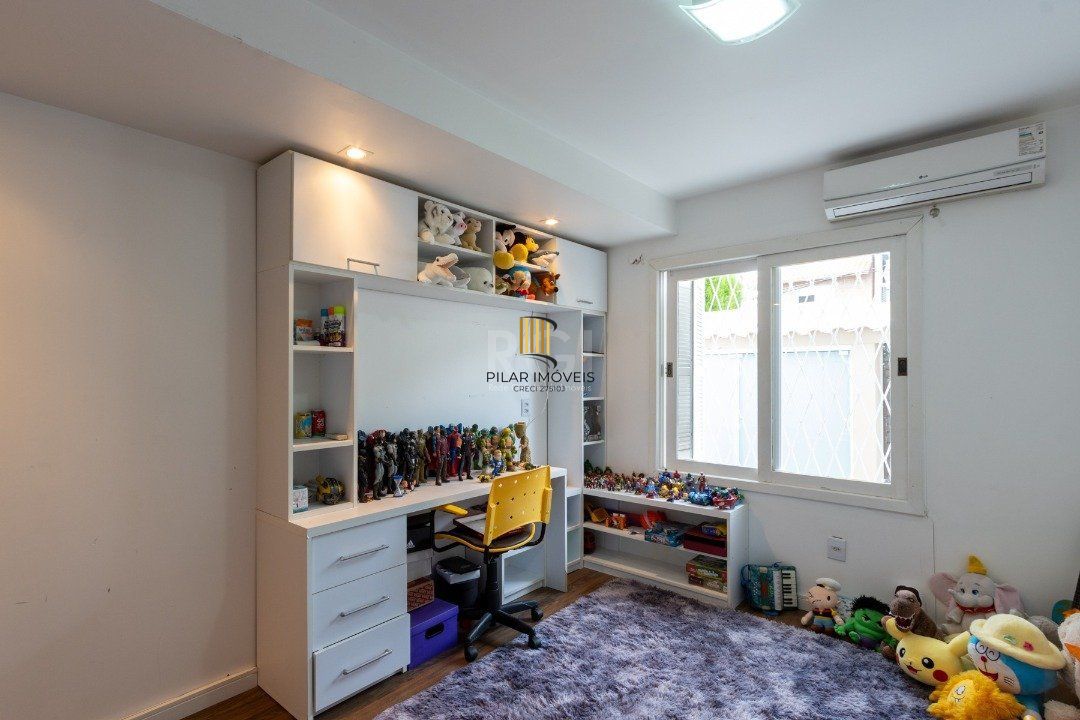 Casa de Condomínio 6 dormitórios no bairro Nonoai