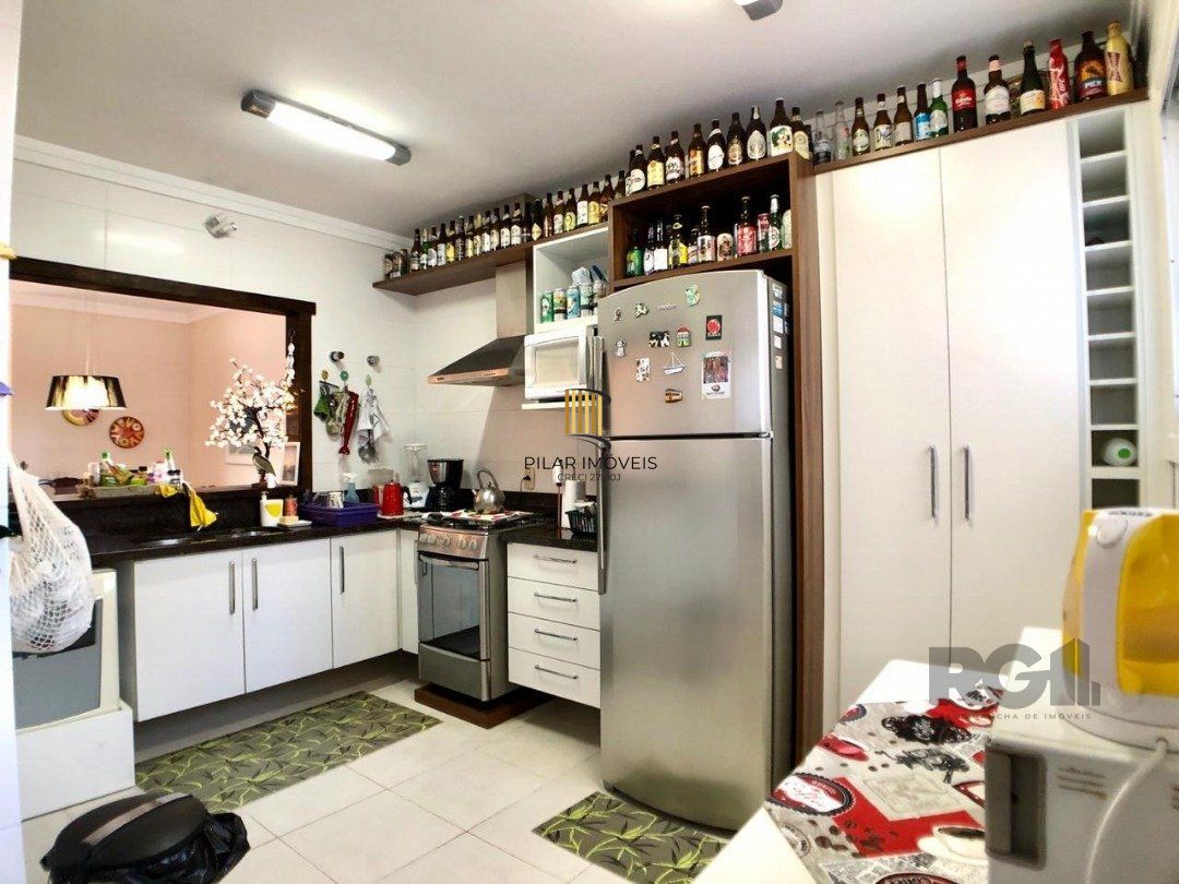 EM ATLÂNTIDA, CASA COM 1140m², 320 m² DE ÁREA PRIVADA, 3 DORMS (1 SUÍTE)