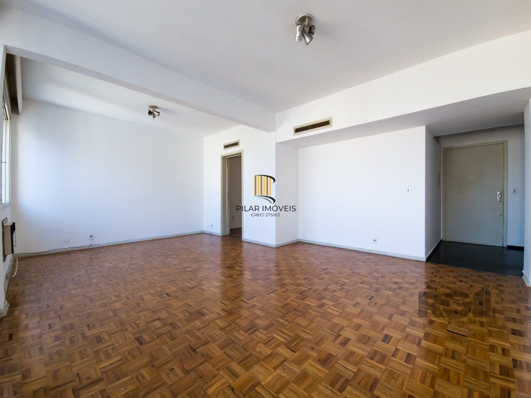 Apartamento, 3 quartos, 1 suite, dependência de empregada, elevador - Centro Histórico - Porto Alegre